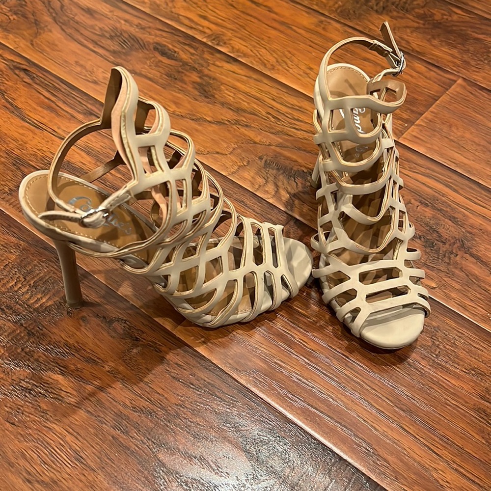 **SOLD**👡 Tan/Cream Heels 👡